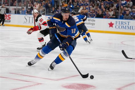 Hayes' big game lifts Blues to 4-1 victory over Devils